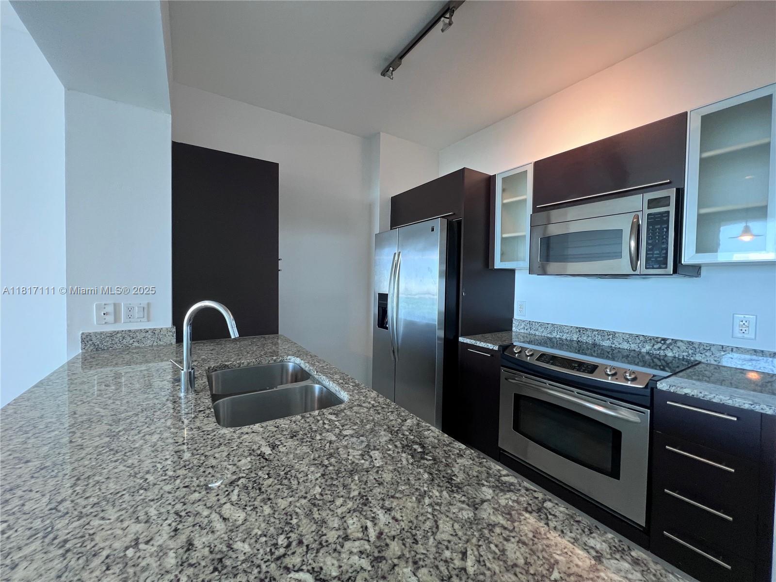 THE PLAZA 901 BRICKELL CO - Residential Lease