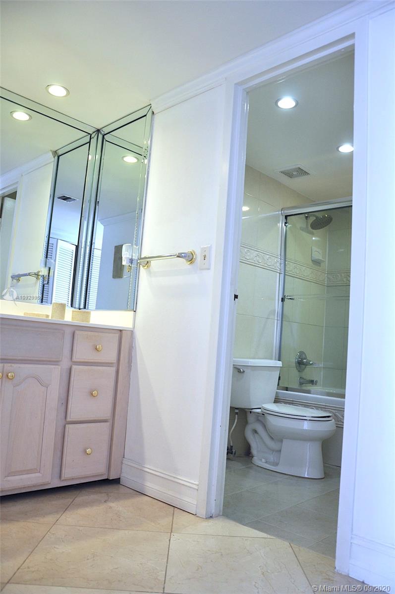 BRICKELL BAY CLUB CONDO - Residential