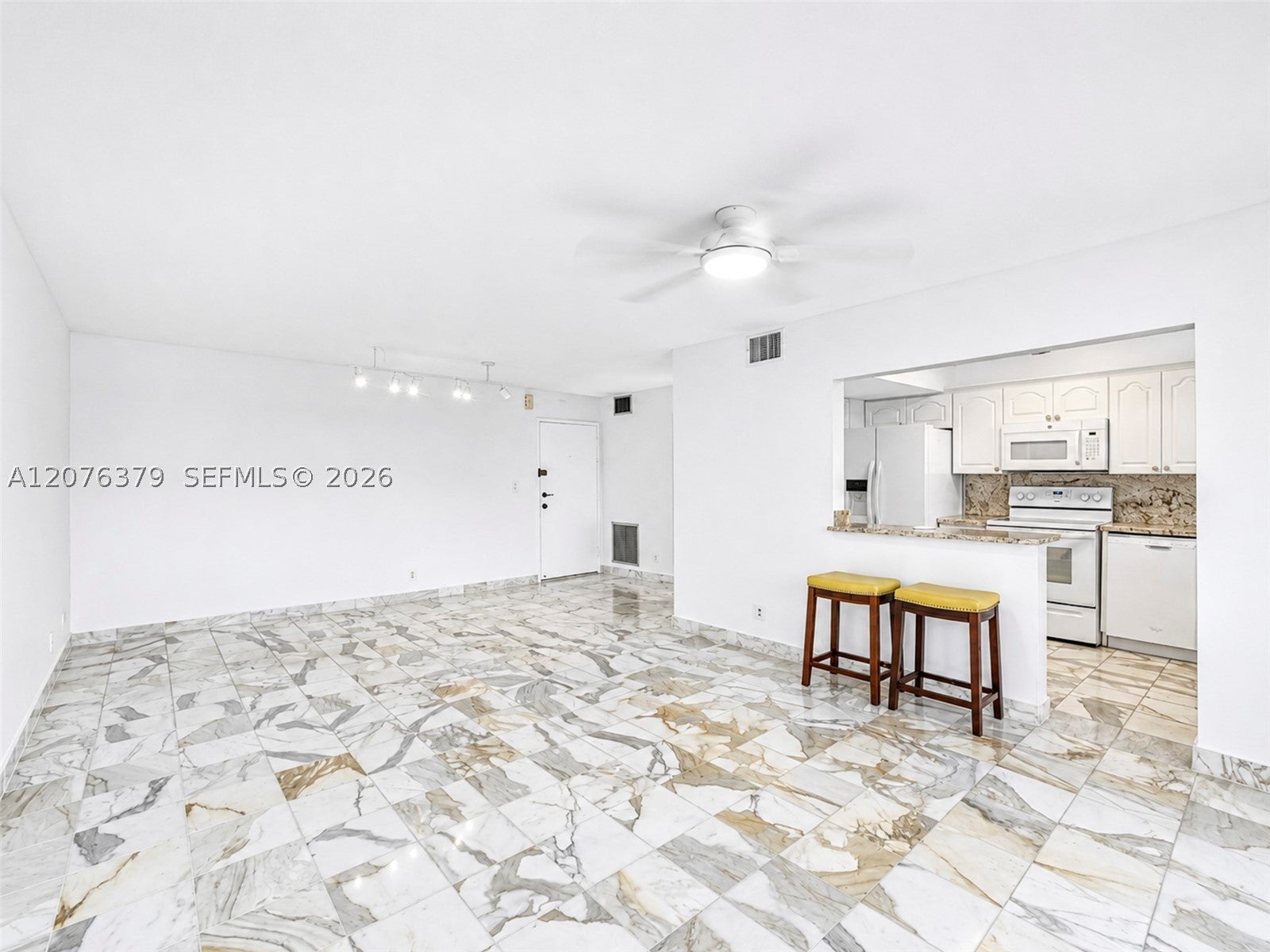 137 Golden Isles Dr 804