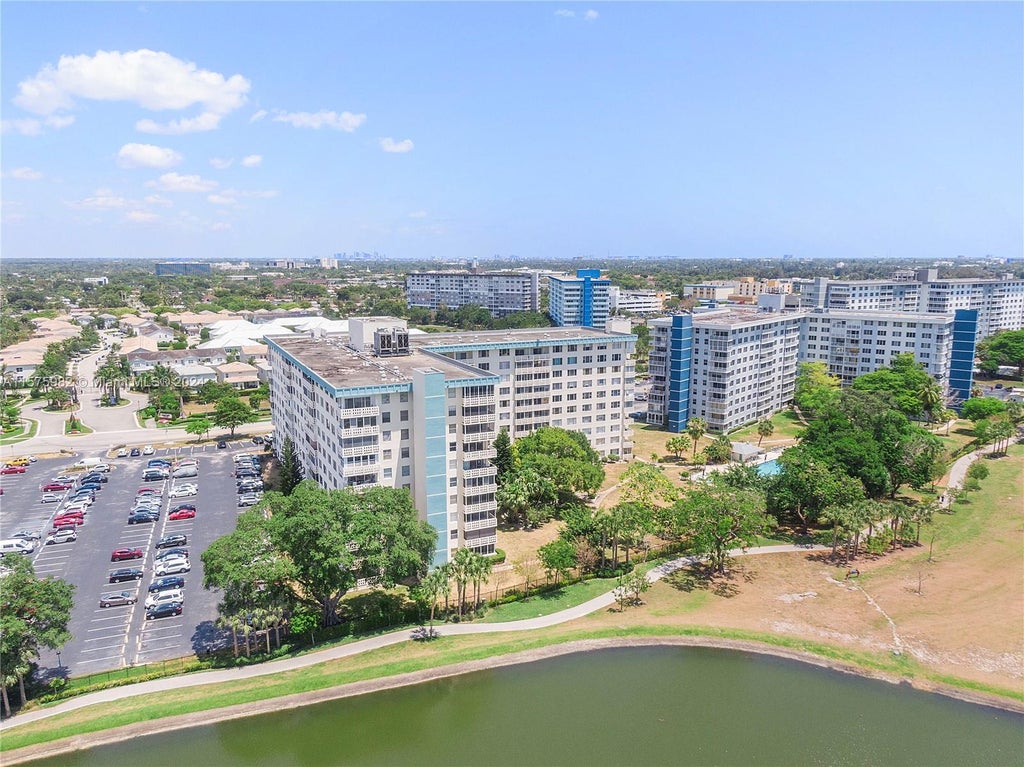 Photo of 4330 Hillcrest Dr #910, Hollywood, FL 33021 (MLS # A11575982)
