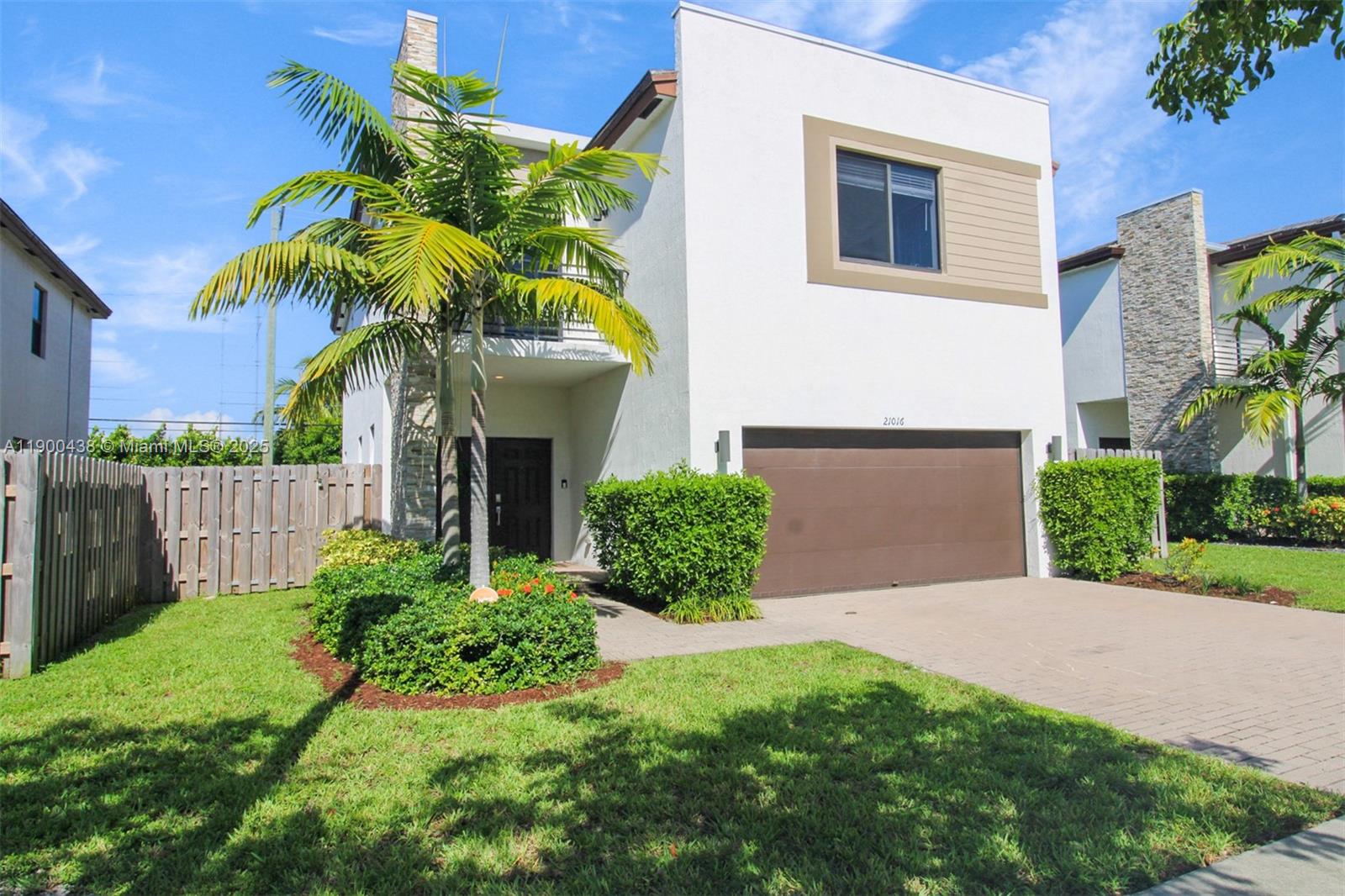 VIA VENTURA NEIGHBORHOOD - Residential