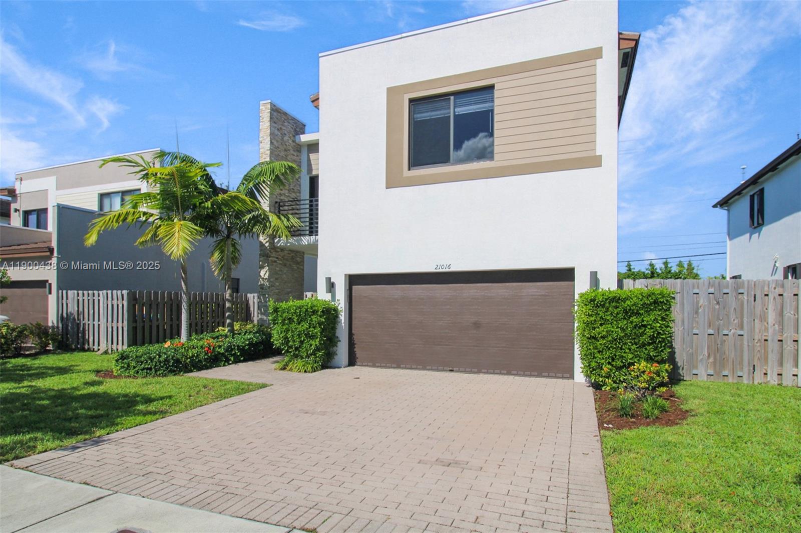 VIA VENTURA NEIGHBORHOOD - Residential