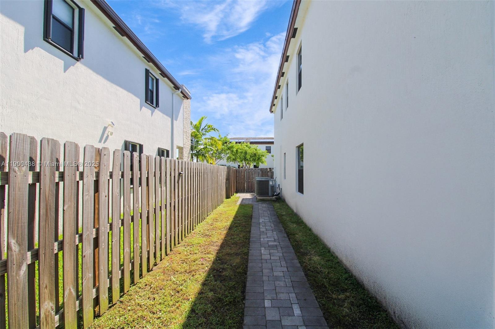 VIA VENTURA NEIGHBORHOOD - Residential