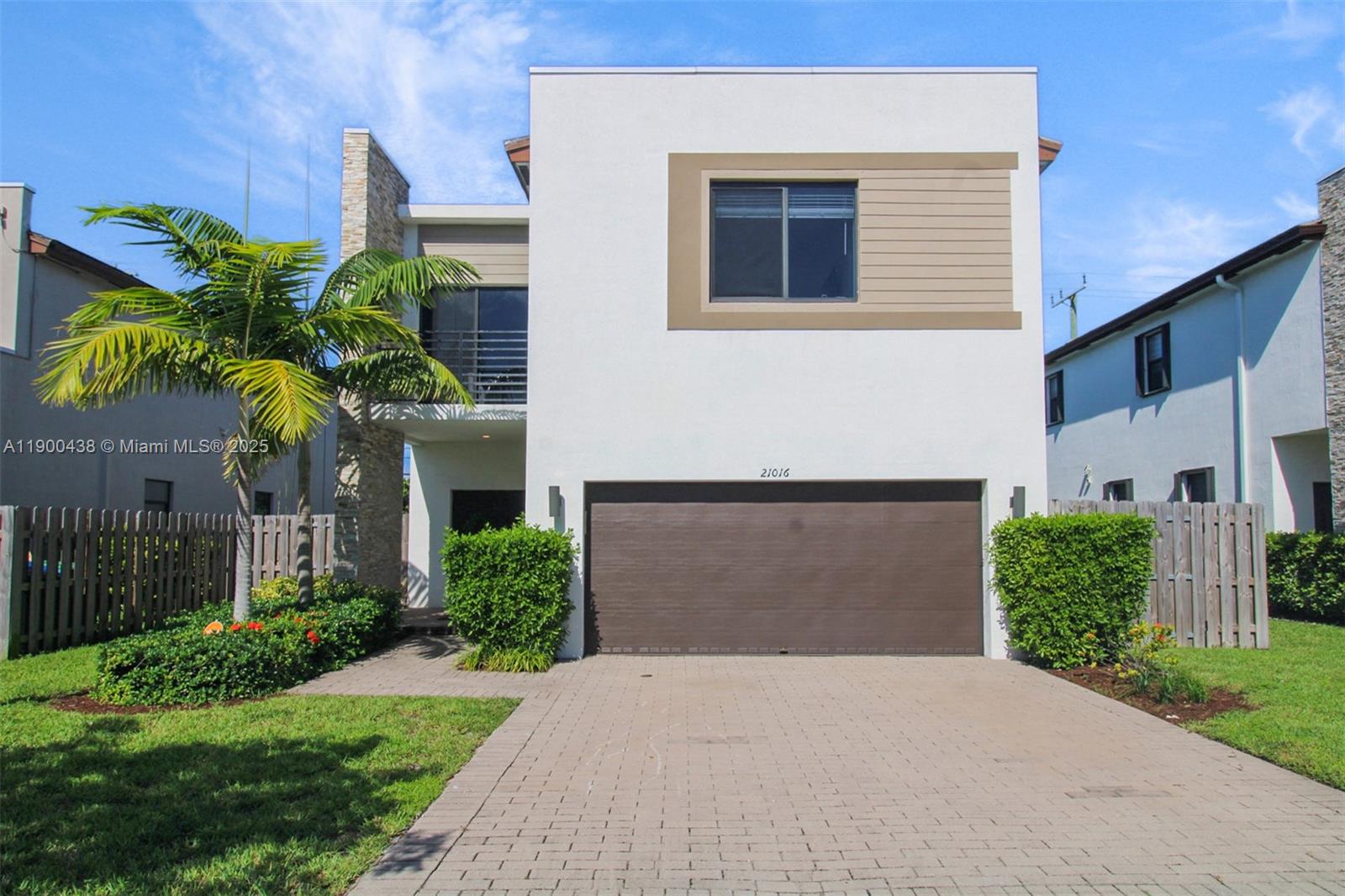 VIA VENTURA NEIGHBORHOOD - Residential