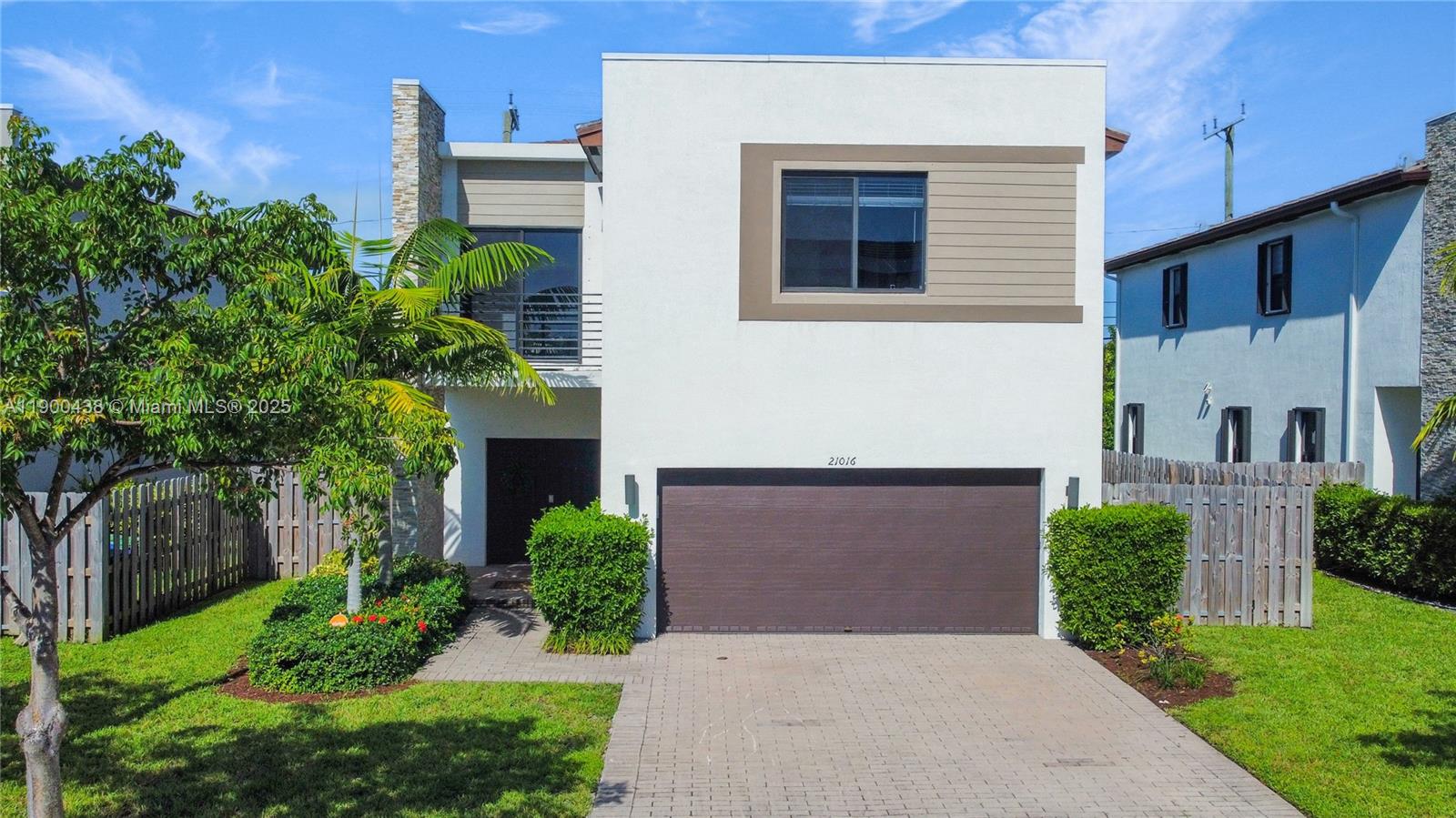 VIA VENTURA NEIGHBORHOOD - Residential