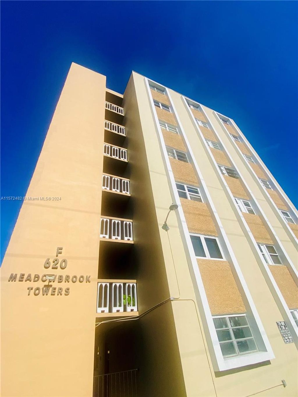 Photo of 620 NE 12th Ave #103, Hallandale Beach, FL 33009 (MLS # A11572482)