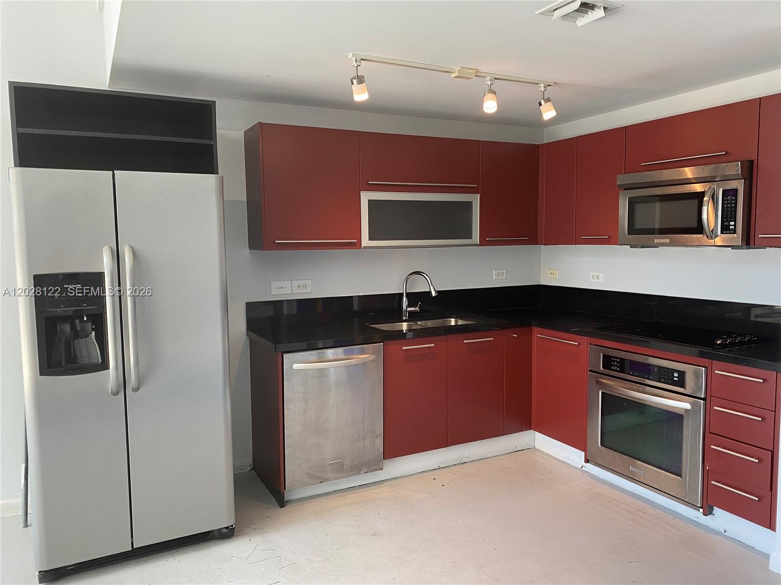 253 NE 2nd St 621