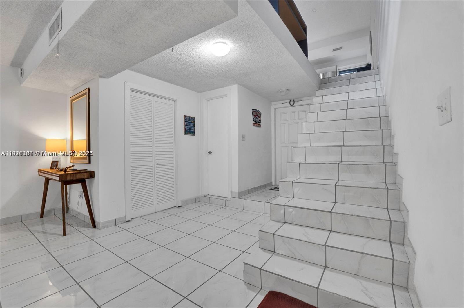 COUNTRY CLUB OF MIAMI CON - Residential