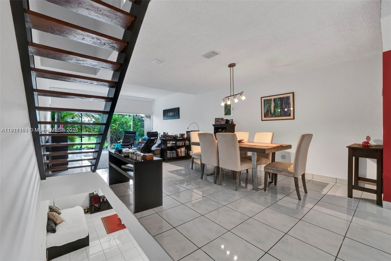 COUNTRY CLUB OF MIAMI CON - Residential