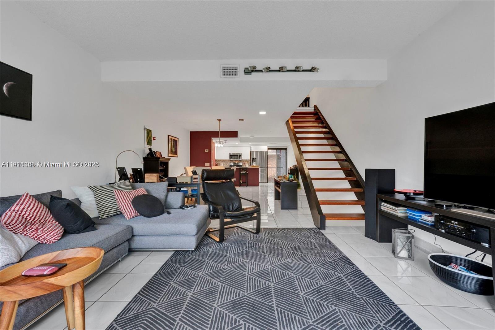 COUNTRY CLUB OF MIAMI CON - Residential