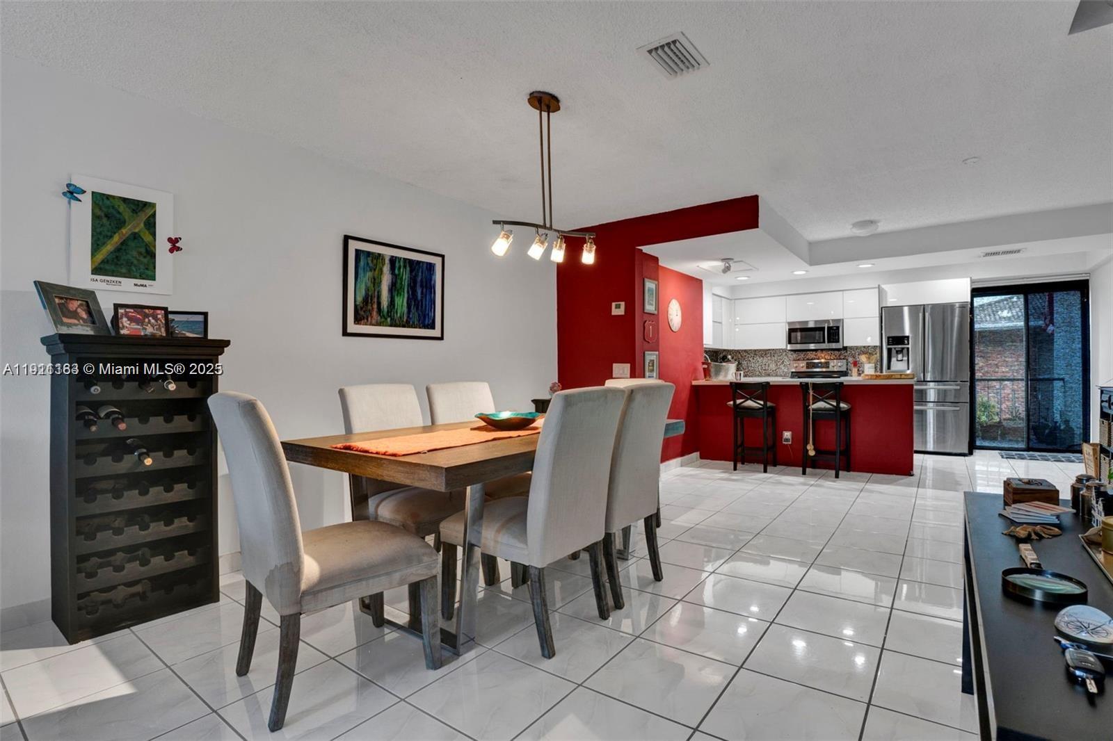 COUNTRY CLUB OF MIAMI CON - Residential