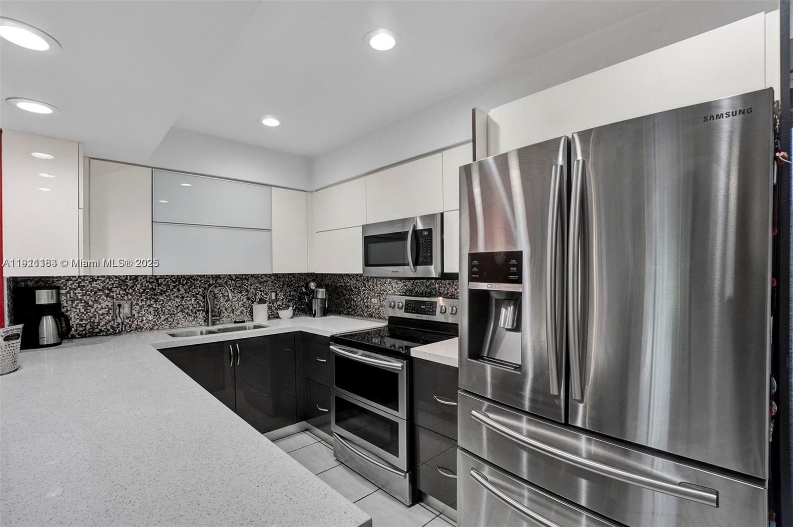 COUNTRY CLUB OF MIAMI CON - Residential