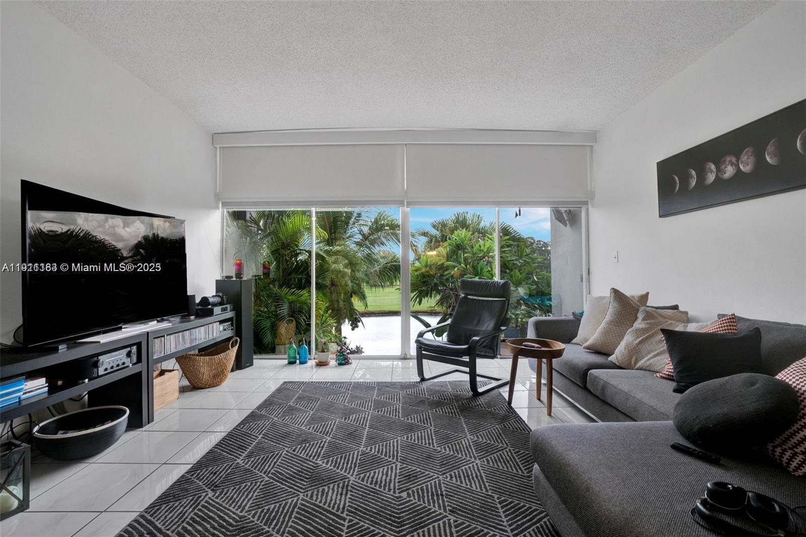 COUNTRY CLUB OF MIAMI CON - Residential