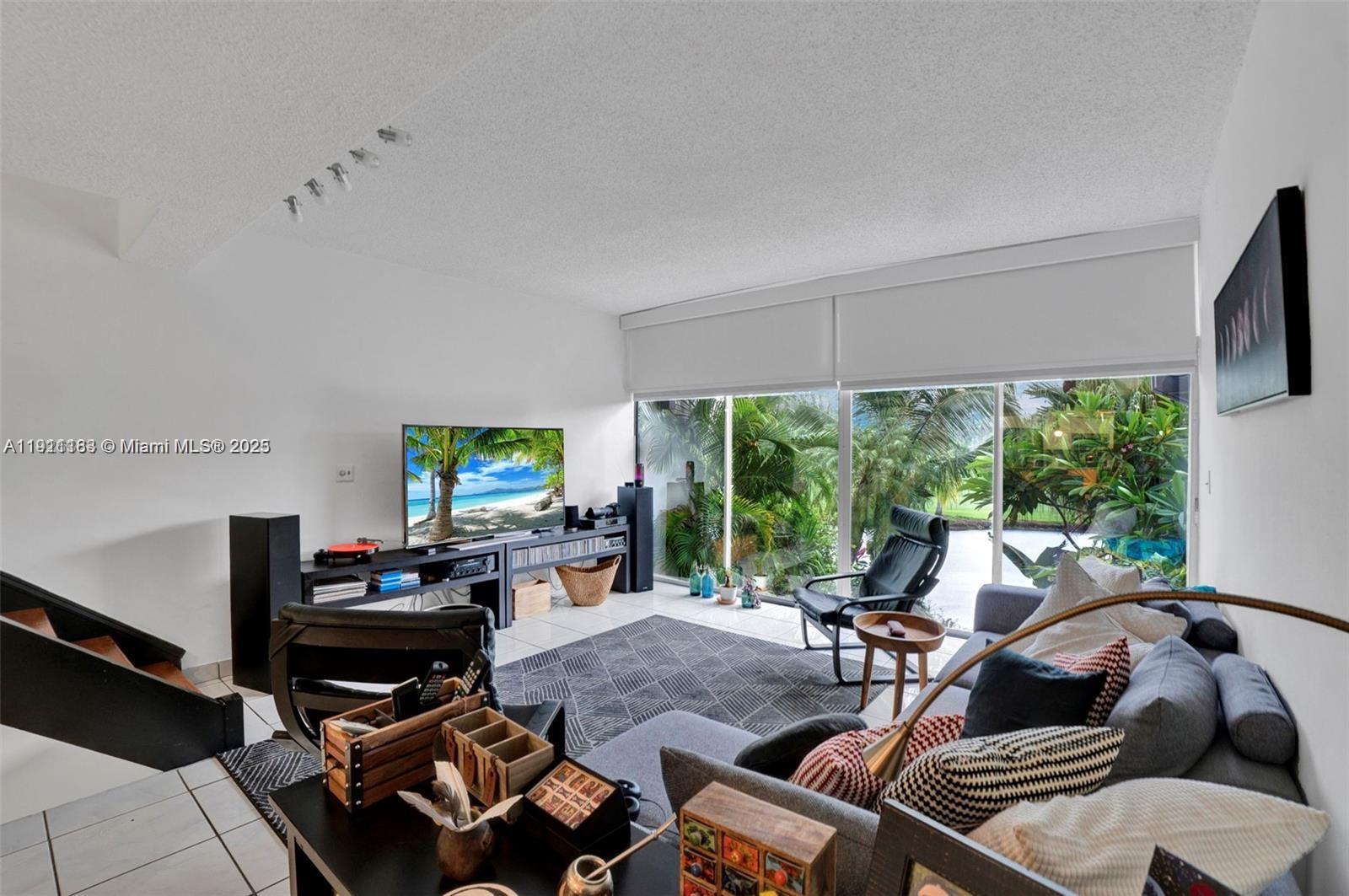 COUNTRY CLUB OF MIAMI CON - Residential