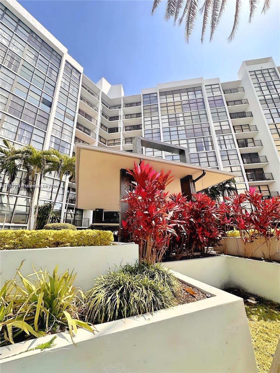 800 Parkview Dr 119, Hallandale Beach, Broward County, Florida - 2 Bedrooms  
2 Bathrooms - 
