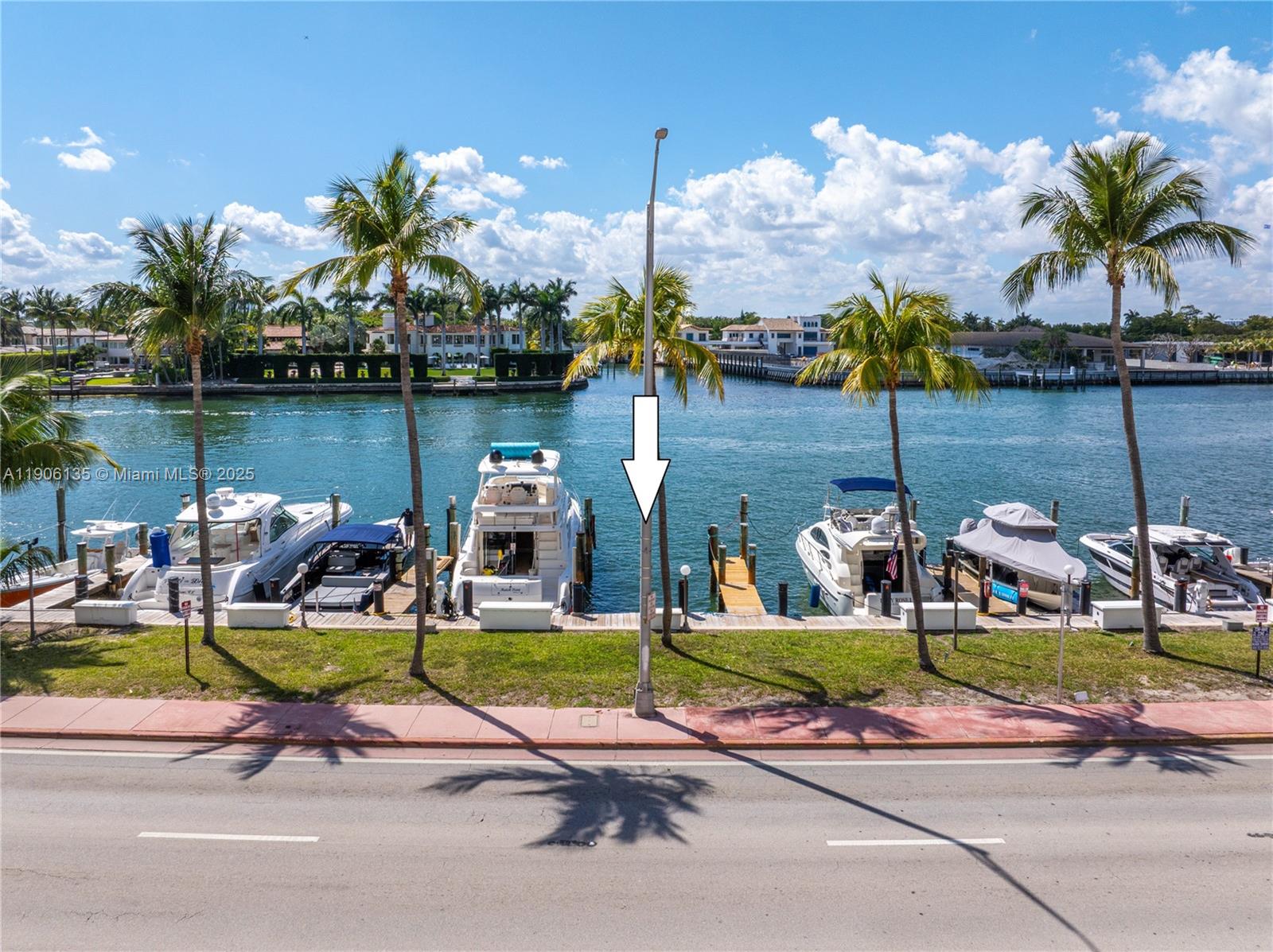 THE CARRIAGE CLUB NORTH C - Land