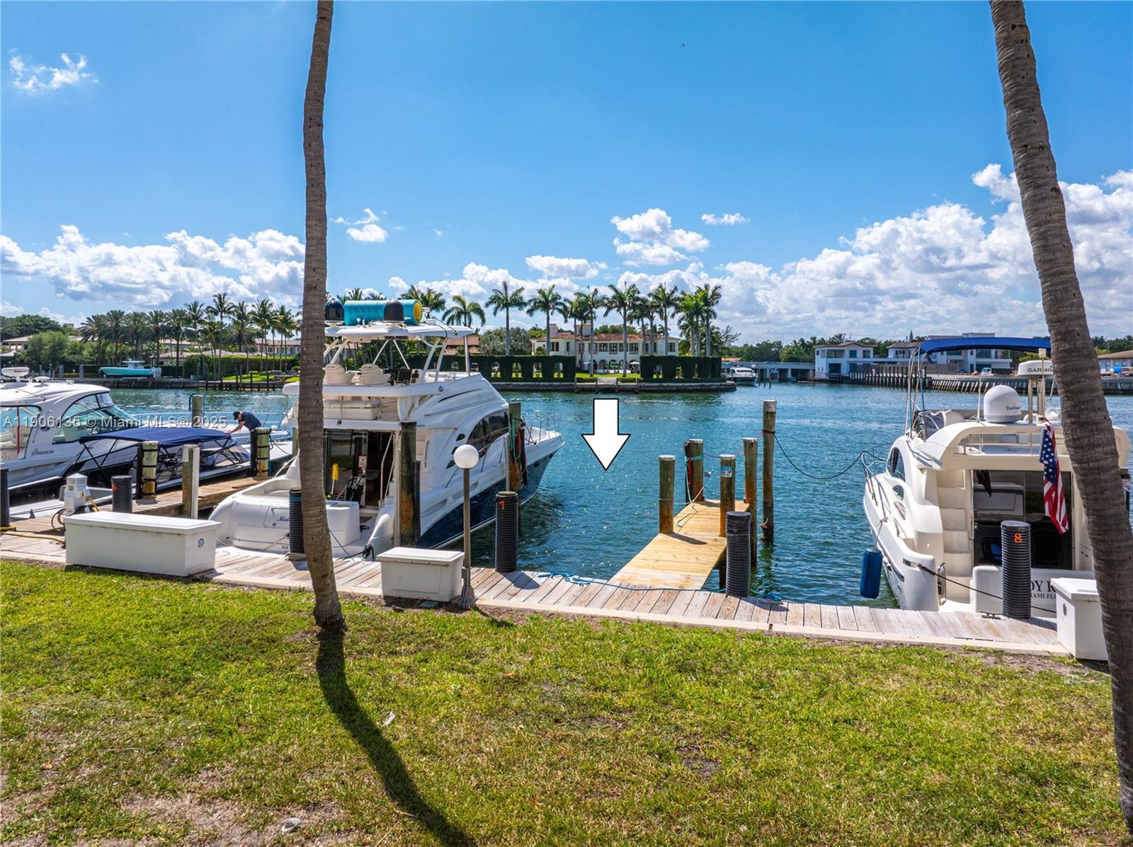 THE CARRIAGE CLUB NORTH C - Land