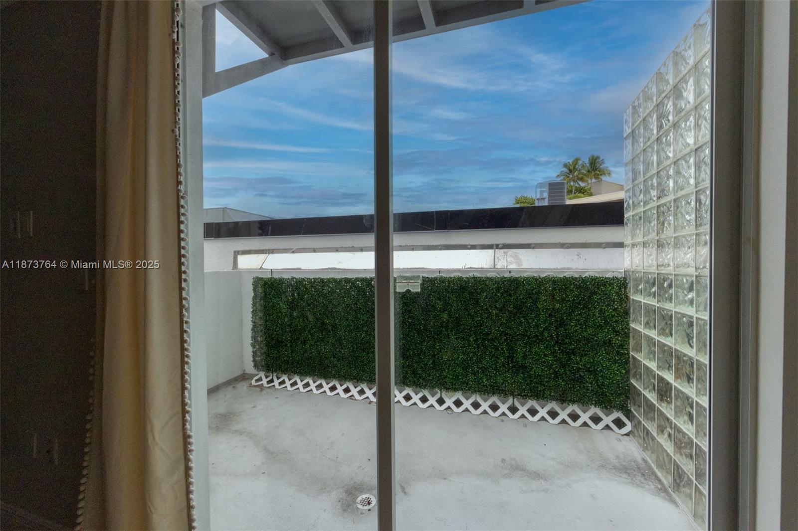 THE MONARCH GROVE CONDO - Residential