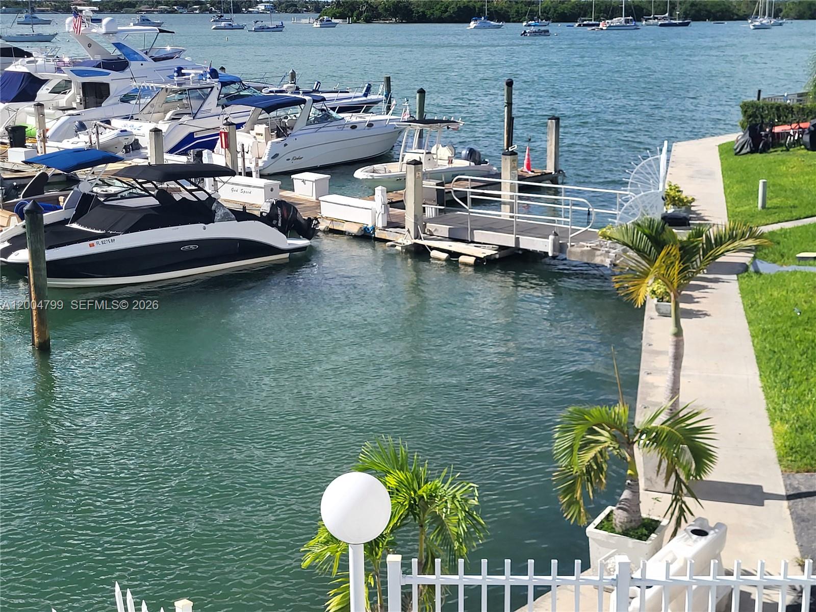 BAYSHORE YACHT & TENNIS C - Residential
