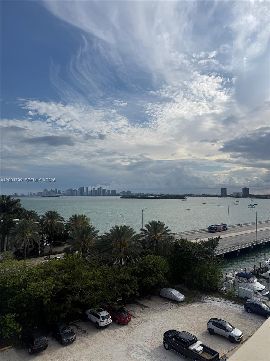 BAYSHORE YACHT & TENNIS C - Residential