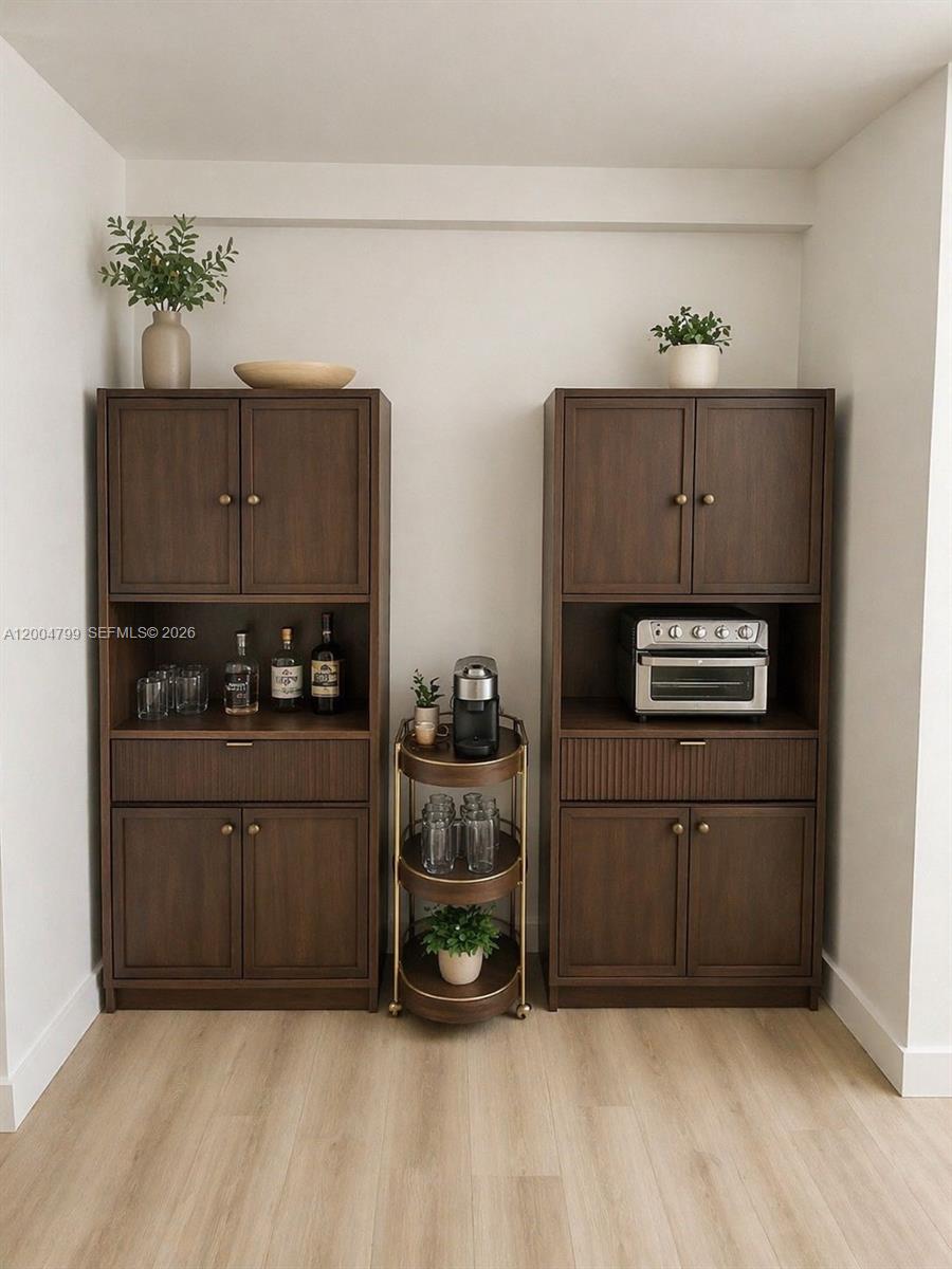 BAYSHORE YACHT & TENNIS C - Residential