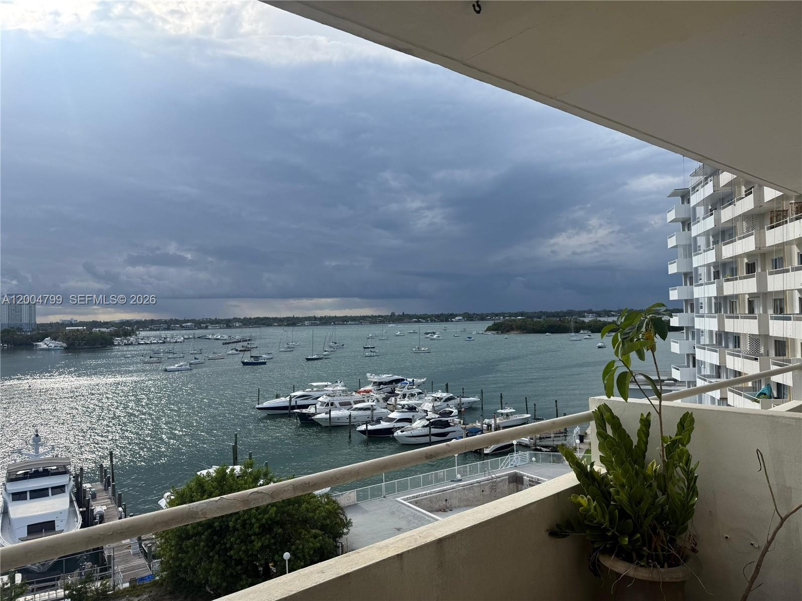 BAYSHORE YACHT & TENNIS C - Residential