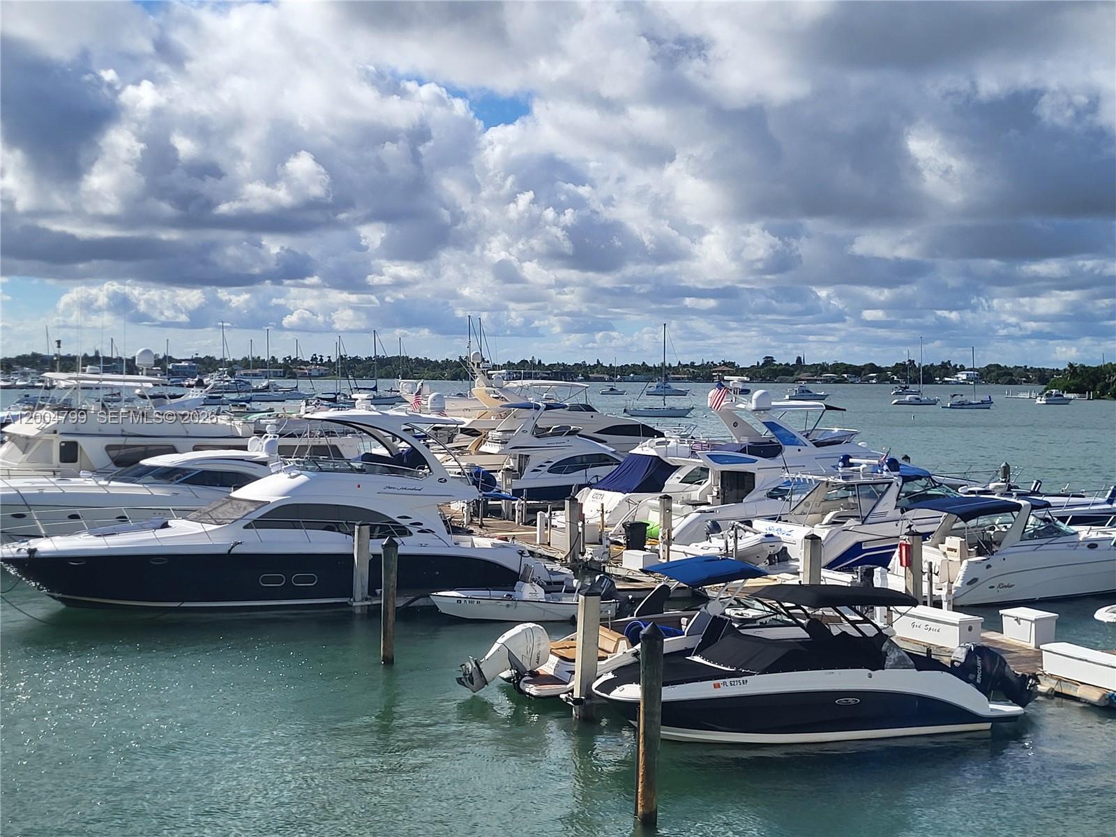 BAYSHORE YACHT & TENNIS C - Residential