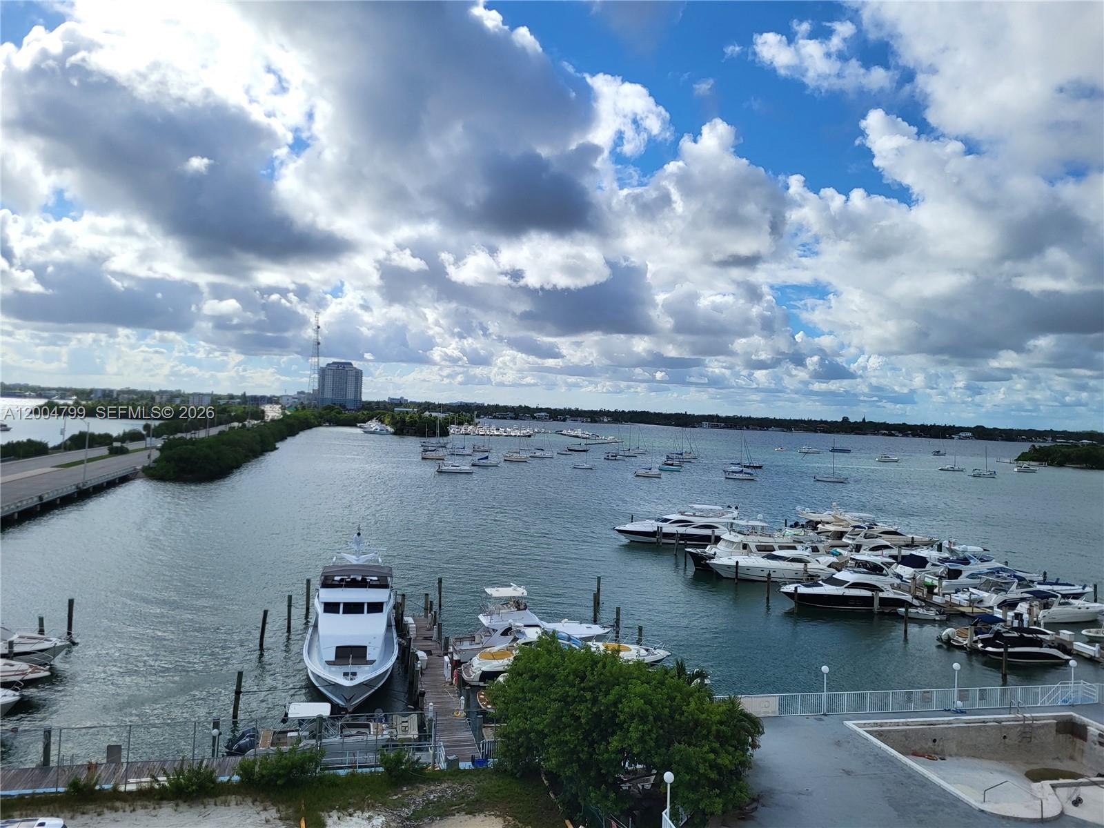 BAYSHORE YACHT & TENNIS C - Residential