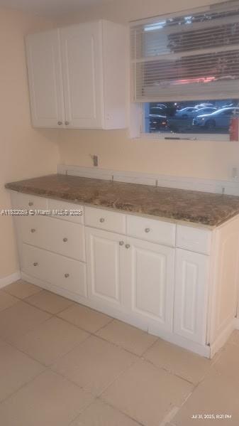 1 BED ROOM , ONE BATH ROOM. CENTAAL A/C, RENT INCLUDE LIGHT AND WATER.
one moth contribution towards taxes, light , water, internet, and insurance, totaling $400.00