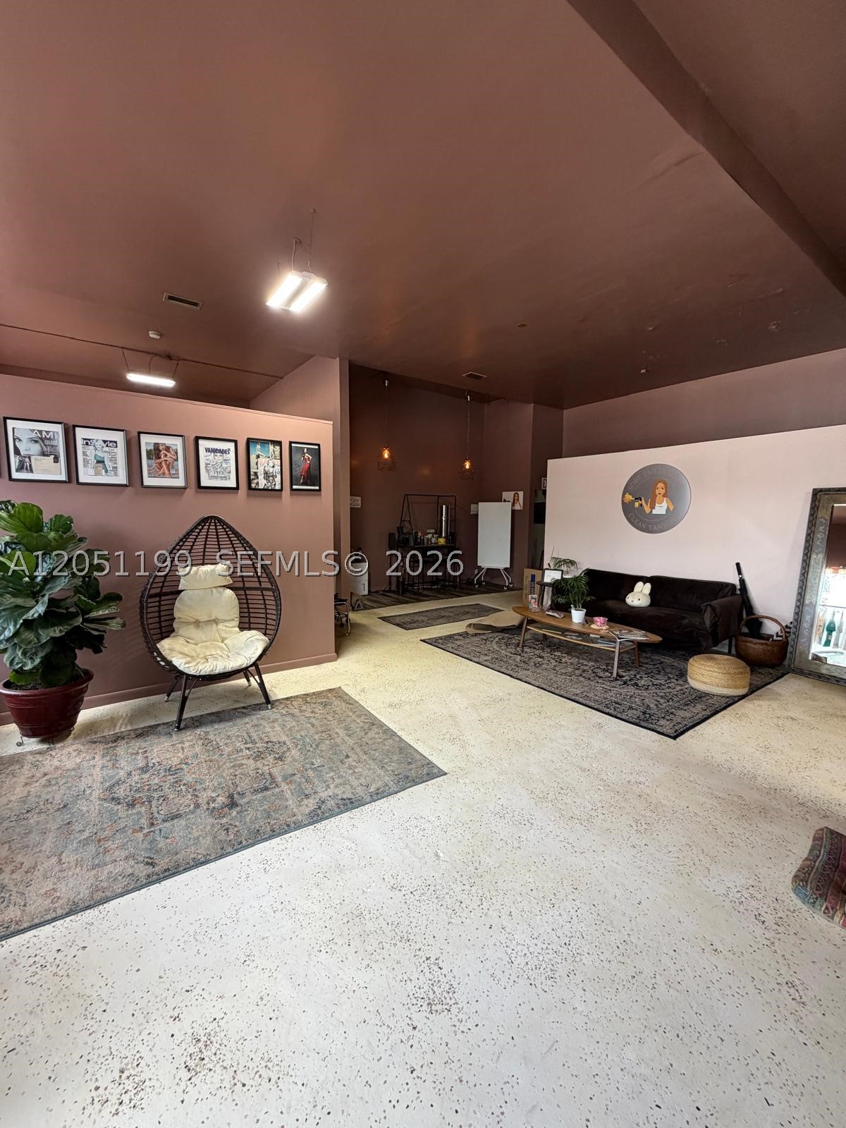 762 W 41st St