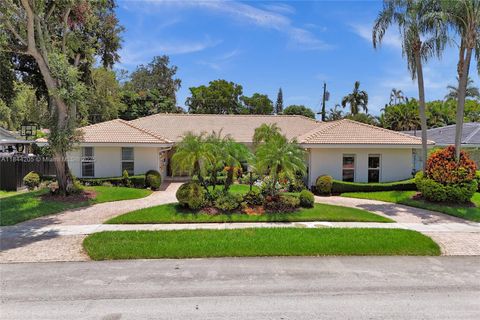2210 NE 204th St Miami FL 33180