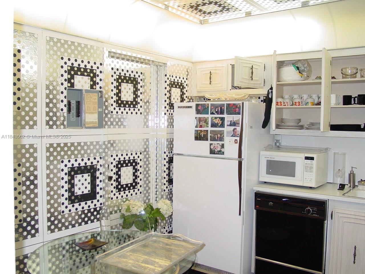 QUADOMAIN TOWER I AND IV - Residential Lease