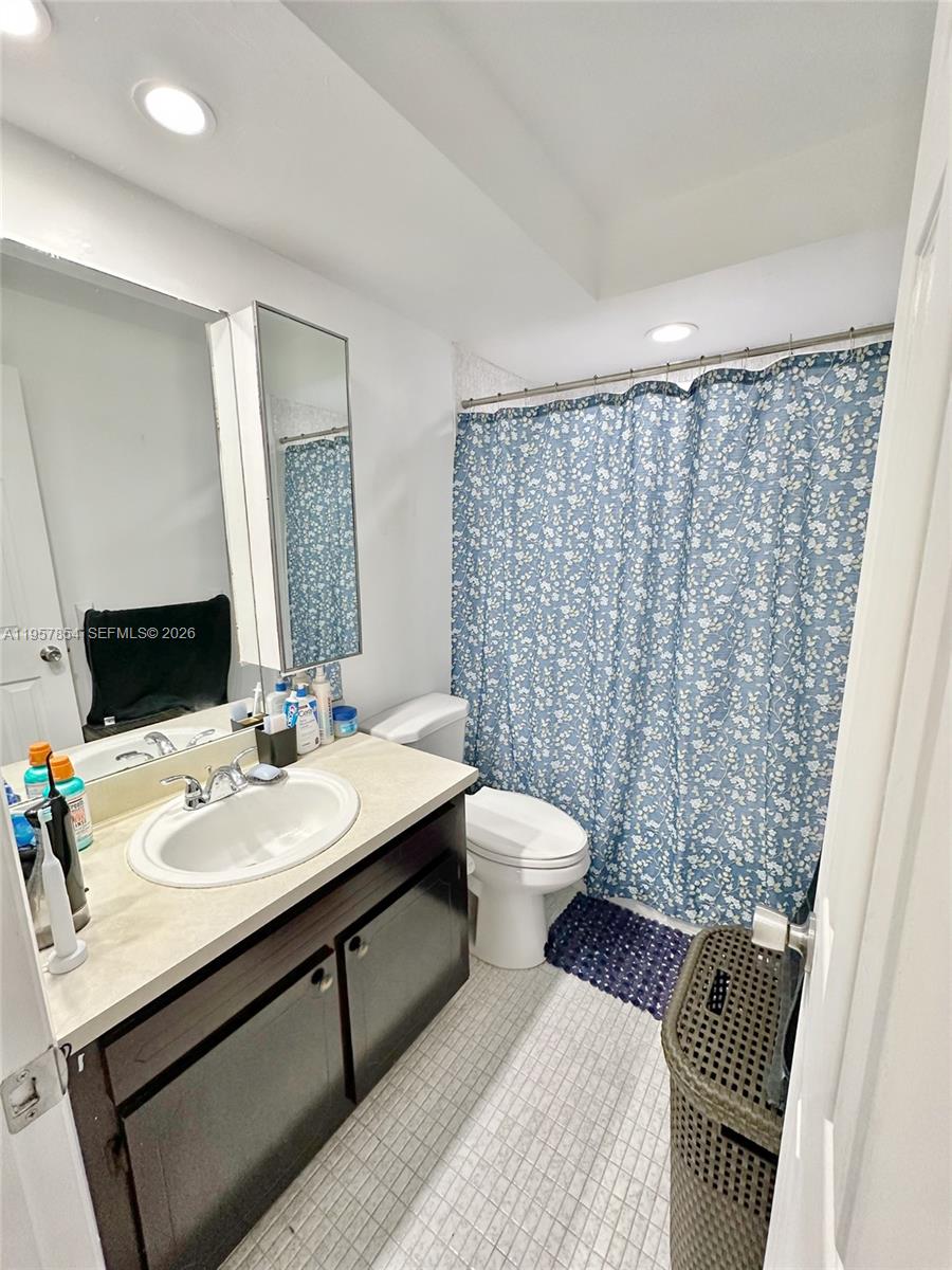 TOWERS OF KENDALE LAKES C - Residential