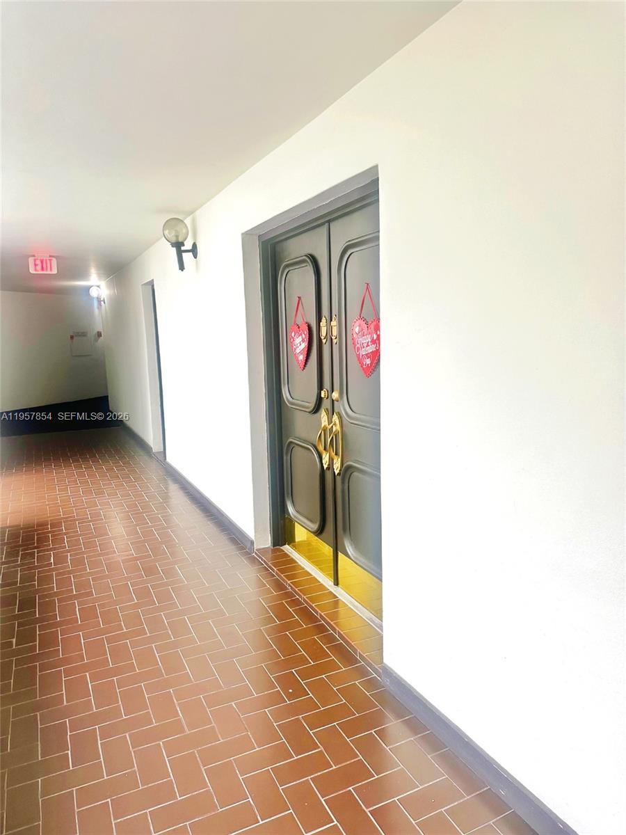 TOWERS OF KENDALE LAKES C - Residential