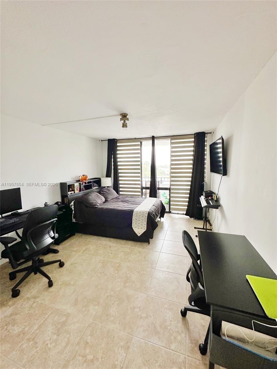 TOWERS OF KENDALE LAKES C - Residential