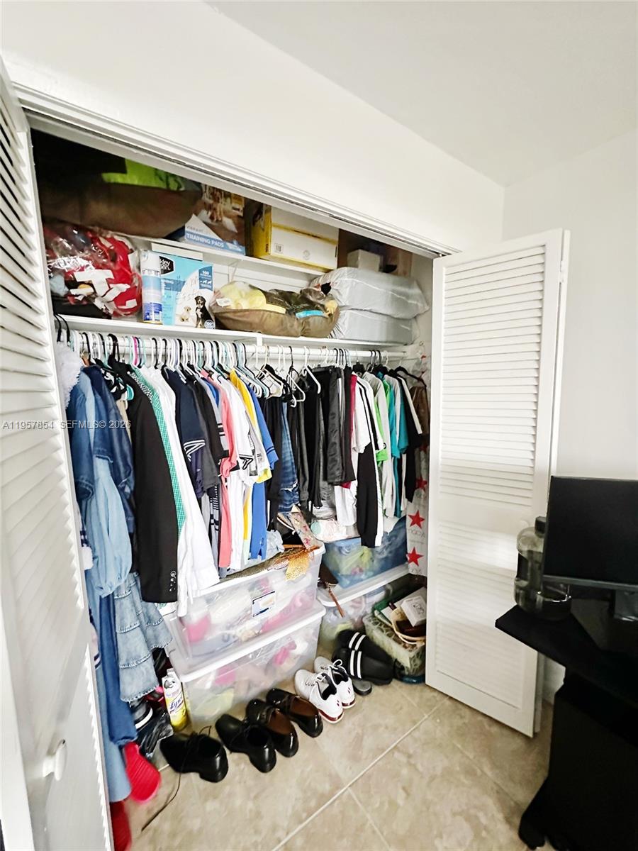 TOWERS OF KENDALE LAKES C - Residential