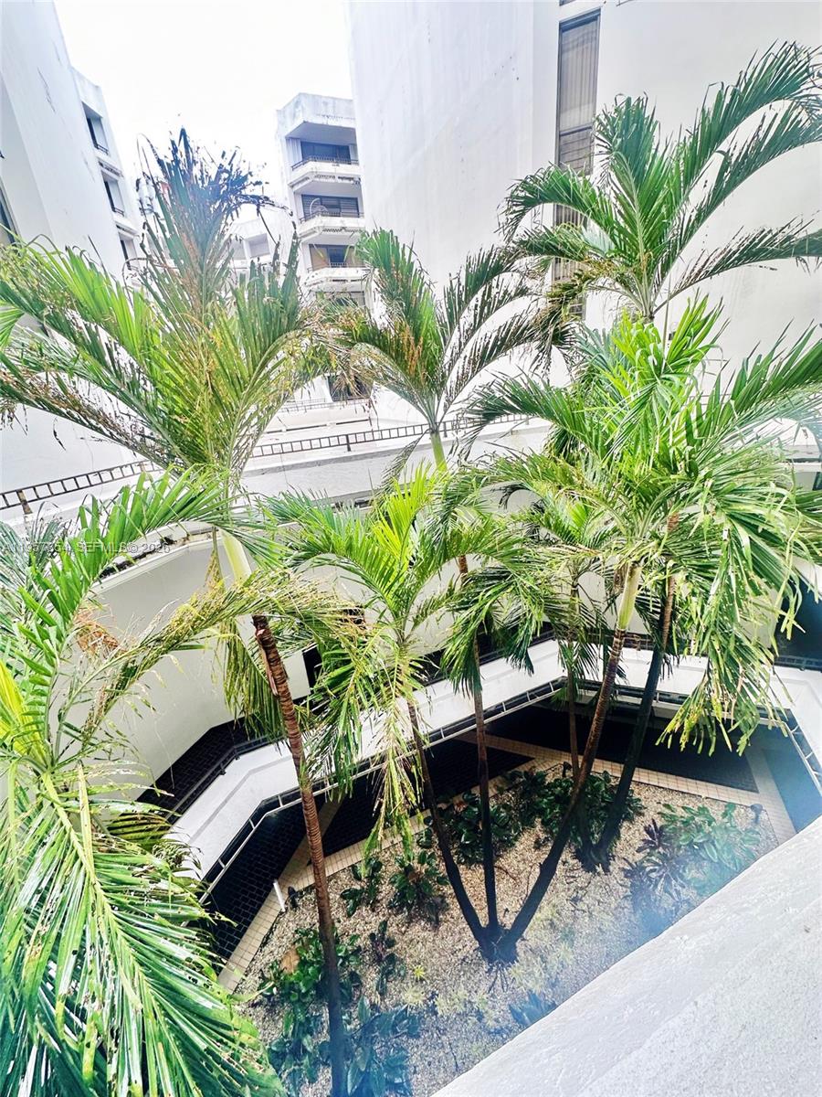 TOWERS OF KENDALE LAKES C - Residential