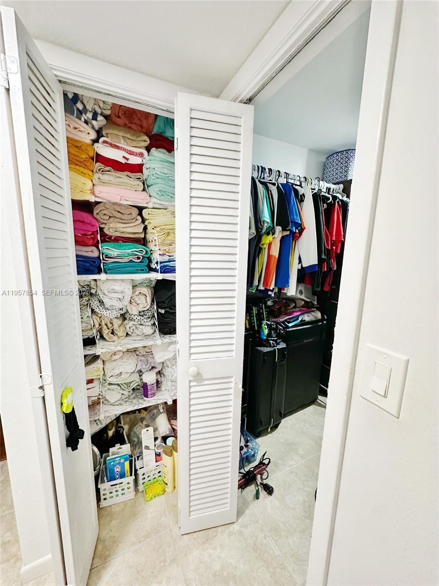 TOWERS OF KENDALE LAKES C - Residential