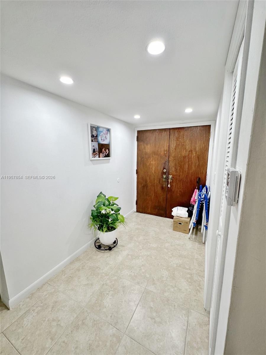 TOWERS OF KENDALE LAKES C - Residential