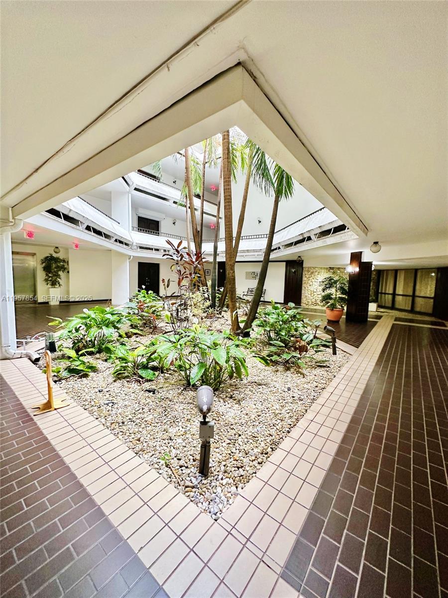 TOWERS OF KENDALE LAKES C - Residential