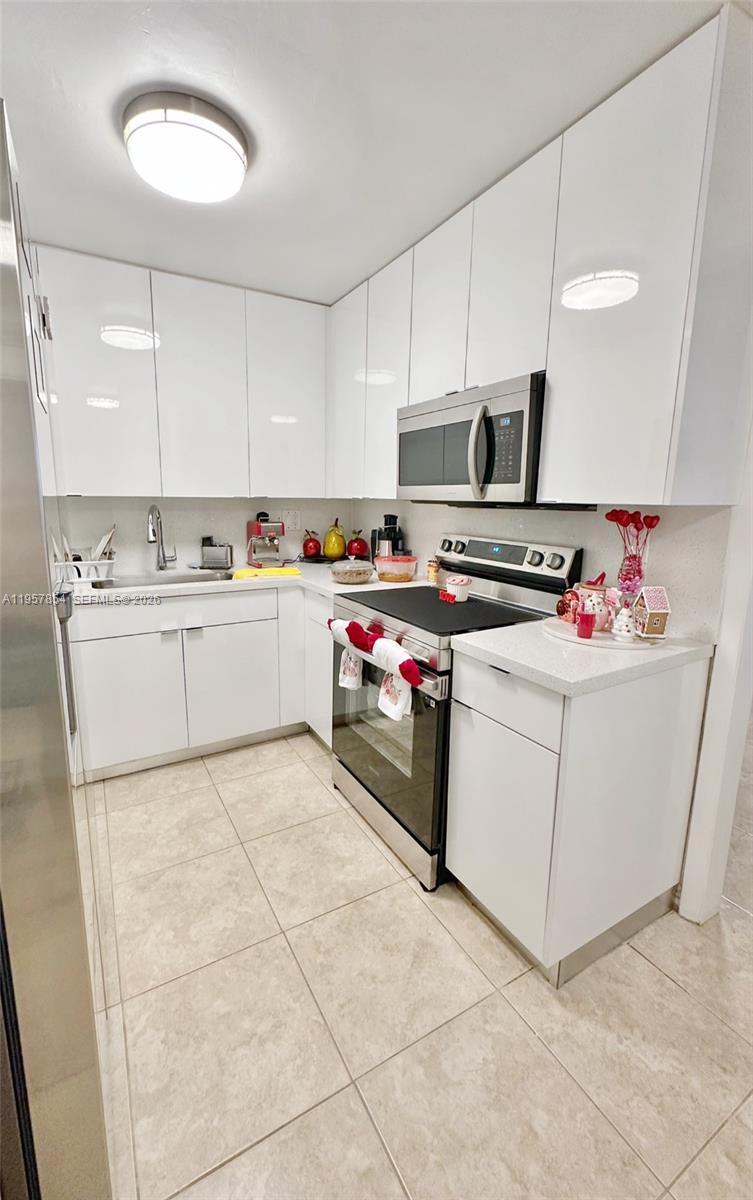 TOWERS OF KENDALE LAKES C - Residential