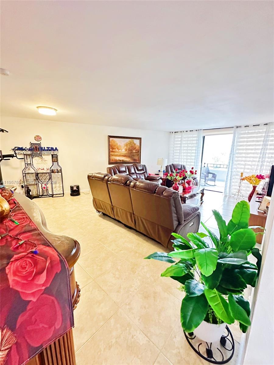 TOWERS OF KENDALE LAKES C - Residential