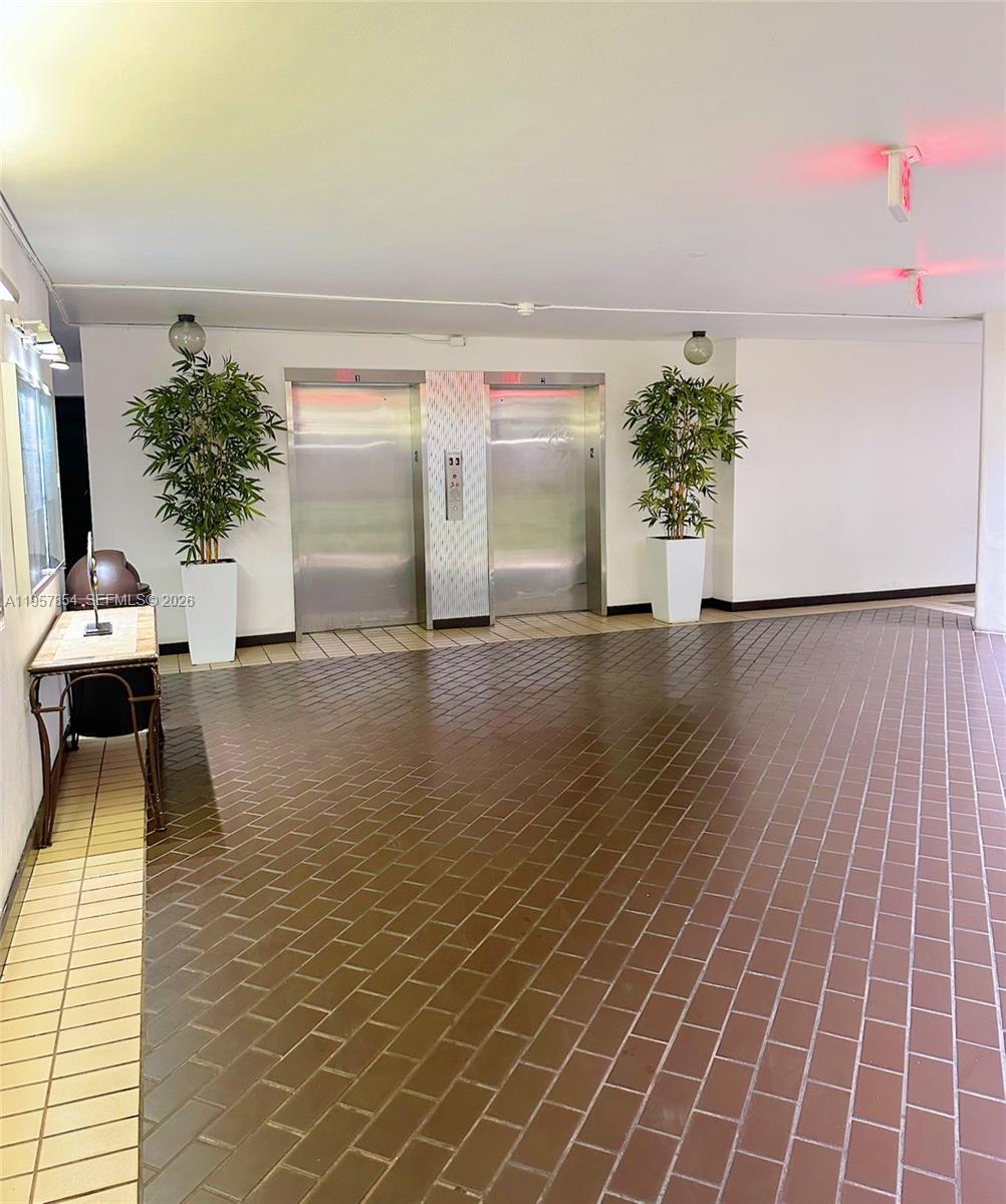 TOWERS OF KENDALE LAKES C - Residential