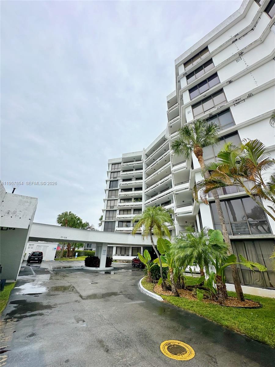 TOWERS OF KENDALE LAKES C - Residential