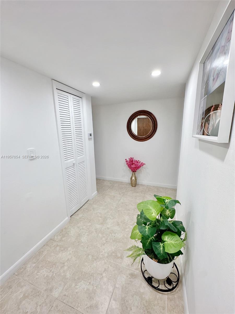 TOWERS OF KENDALE LAKES C - Residential