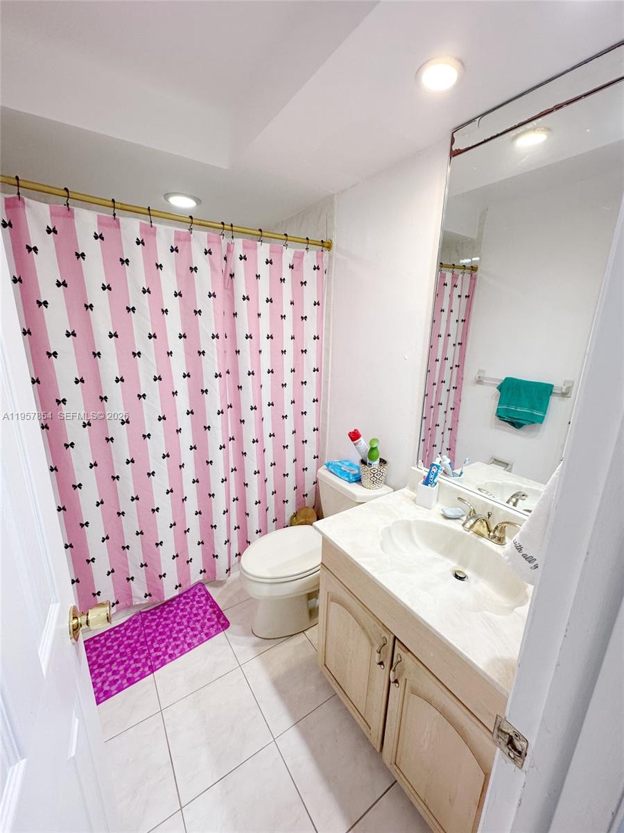 TOWERS OF KENDALE LAKES C - Residential