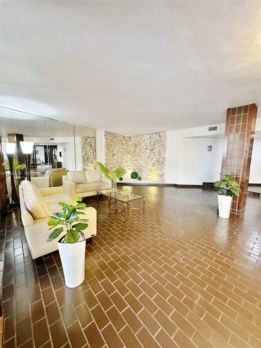 TOWERS OF KENDALE LAKES C - Residential