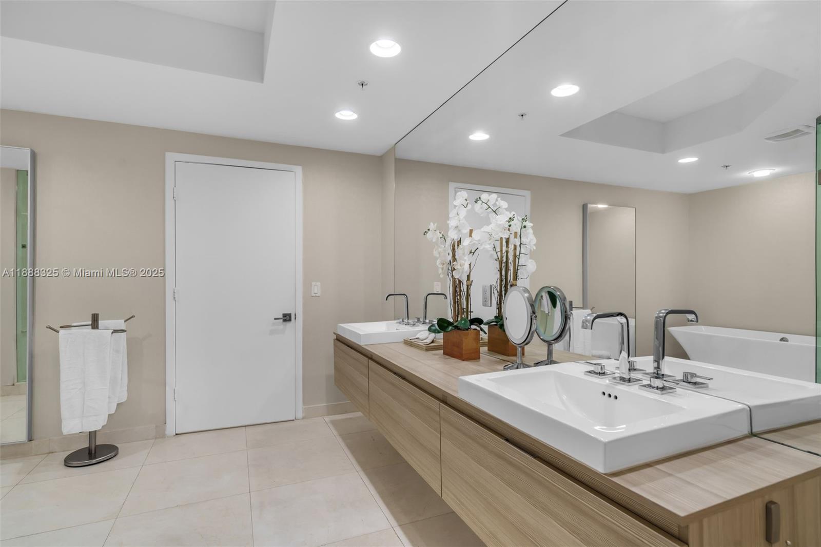 MARINA PALMS RESIDENCES N - Residential