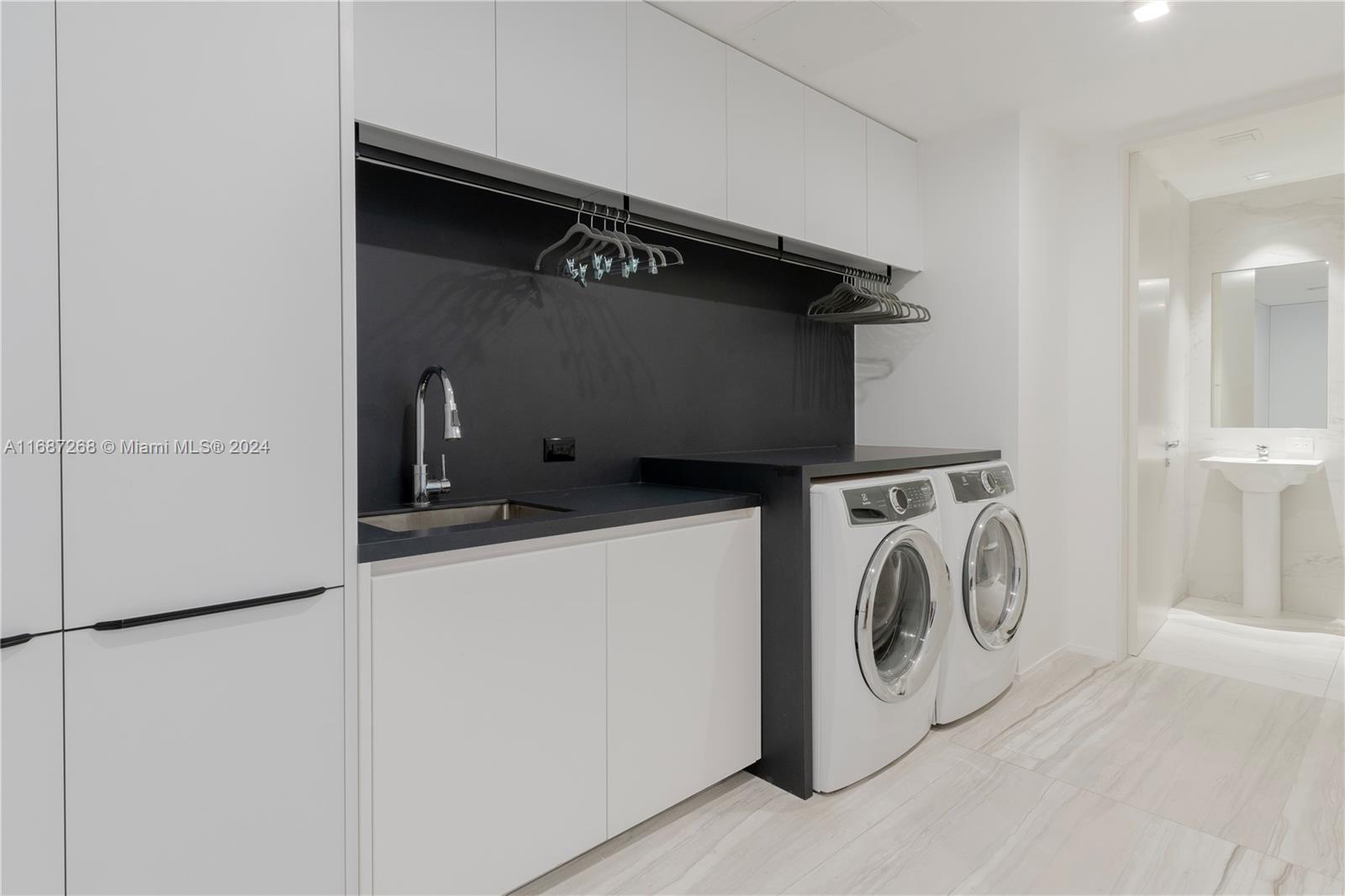 ONE THOUSAND MUSEUM CONDO - Residential
