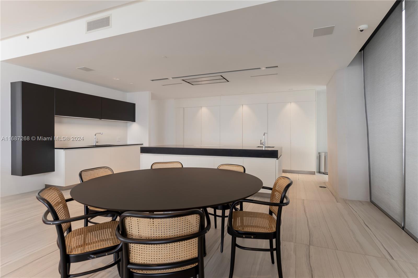 ONE THOUSAND MUSEUM CONDO - Residential